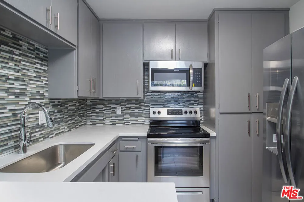 450 S LOS ROBLES AVENUE #15 Pasadena, CA 91101