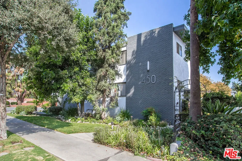 450 S LOS ROBLES AVENUE #15 Pasadena, CA 91101