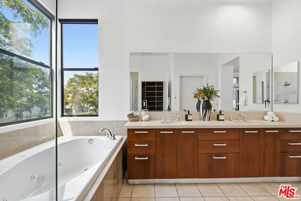 12912 Discovery Playa Vista, CA 90094