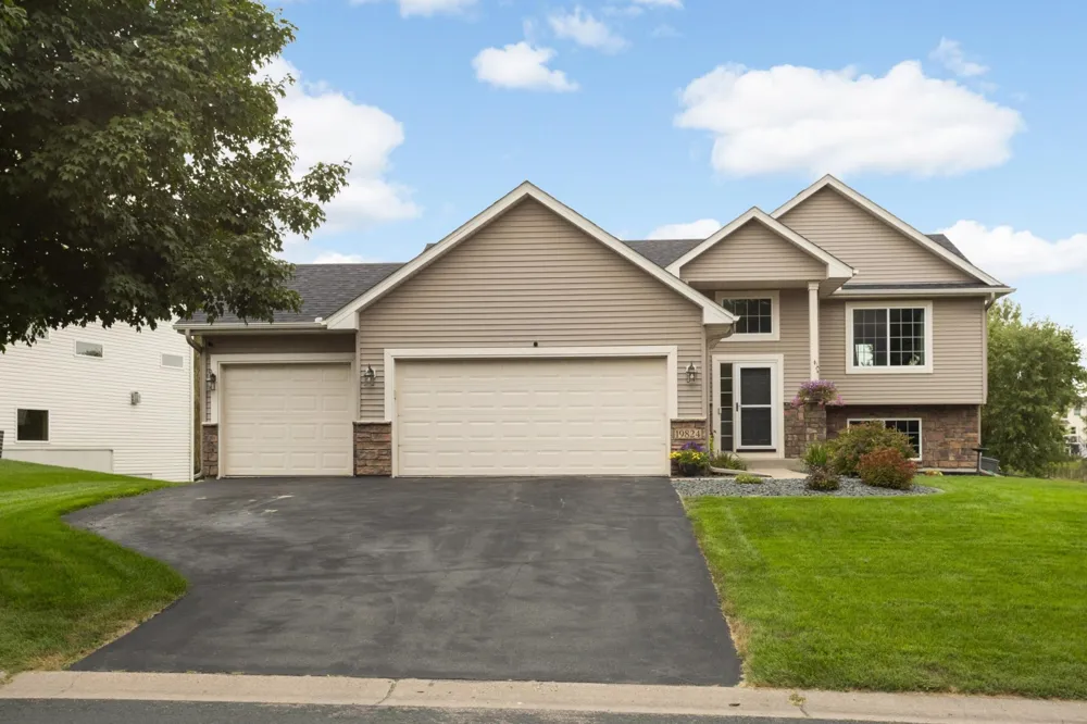 19824 Embers Avenue Farmington, MN 55024