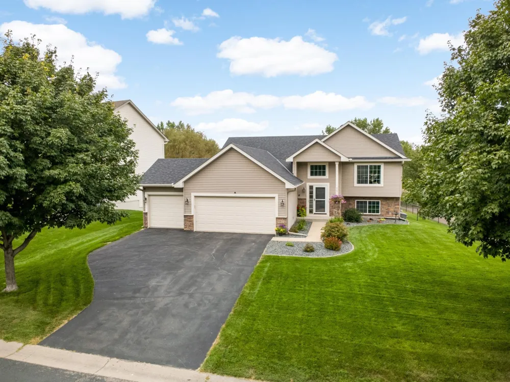 19824 Embers Avenue Farmington, MN 55024