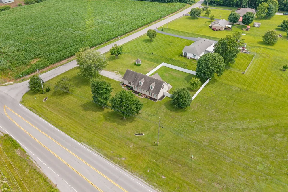 3805 Cadiz Rd Hopkinsville, KY 42240