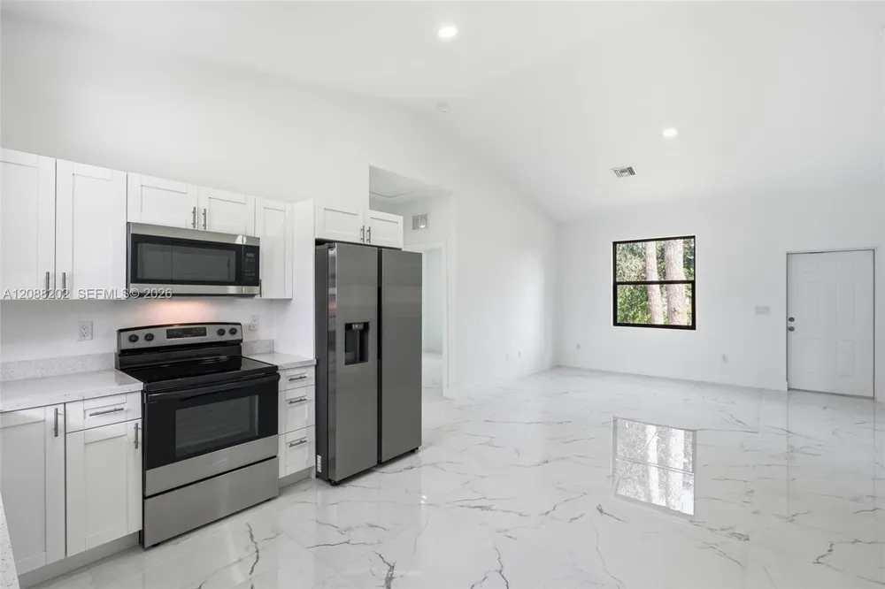156 Carousel Ave La Belle, FL 33935