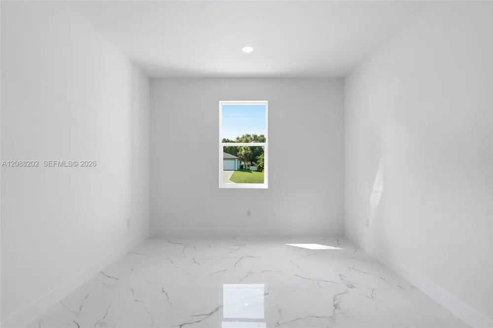 156 Carousel Ave La Belle, FL 33935