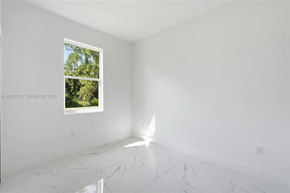 156 Carousel Ave La Belle, FL 33935