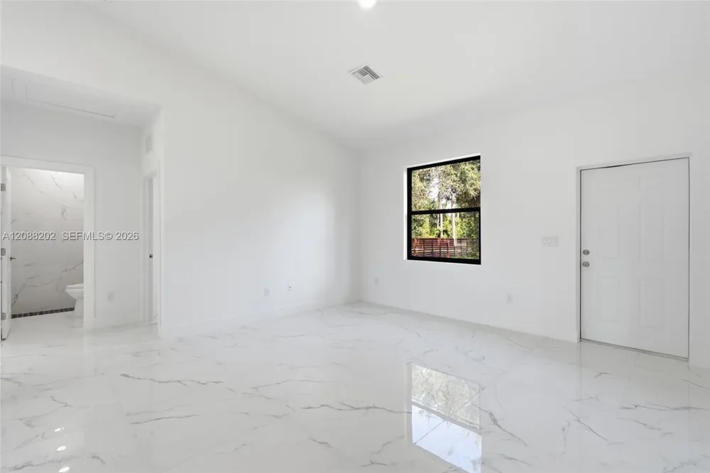 156 Carousel Ave La Belle, FL 33935