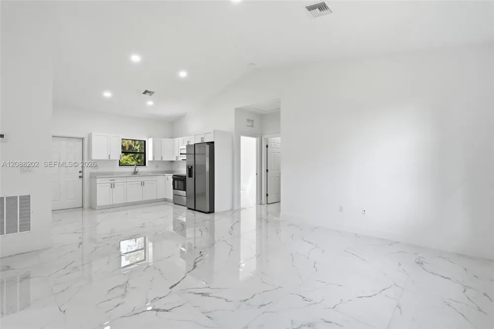 156 Carousel Ave La Belle, FL 33935