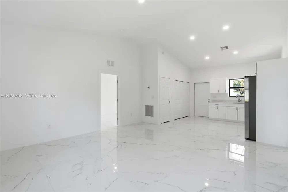 156 Carousel Ave La Belle, FL 33935