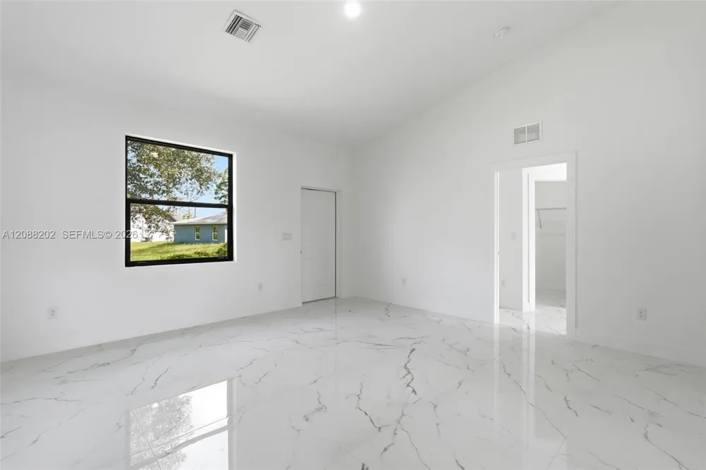 156 Carousel Ave La Belle, FL 33935