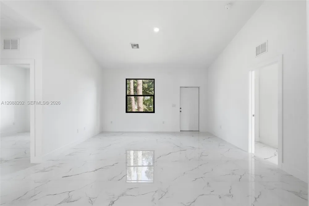 156 Carousel Ave La Belle, FL 33935