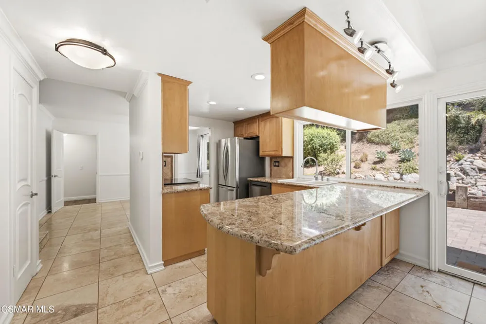 29407 Promontory Place Agoura Hills, CA 91301