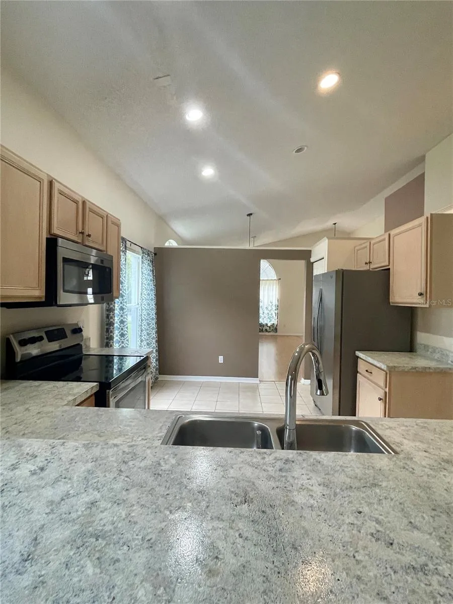 521 LEXINGDALE DR Orlando, FL 32828