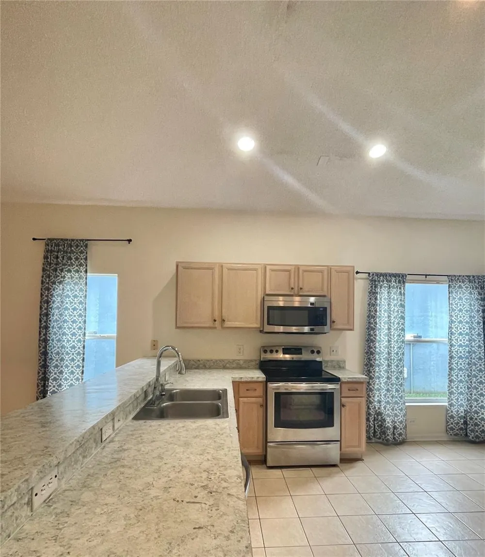 521 LEXINGDALE DR Orlando, FL 32828