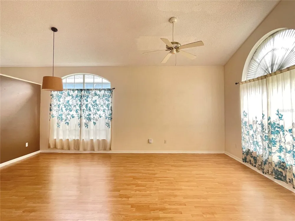 521 LEXINGDALE DR Orlando, FL 32828