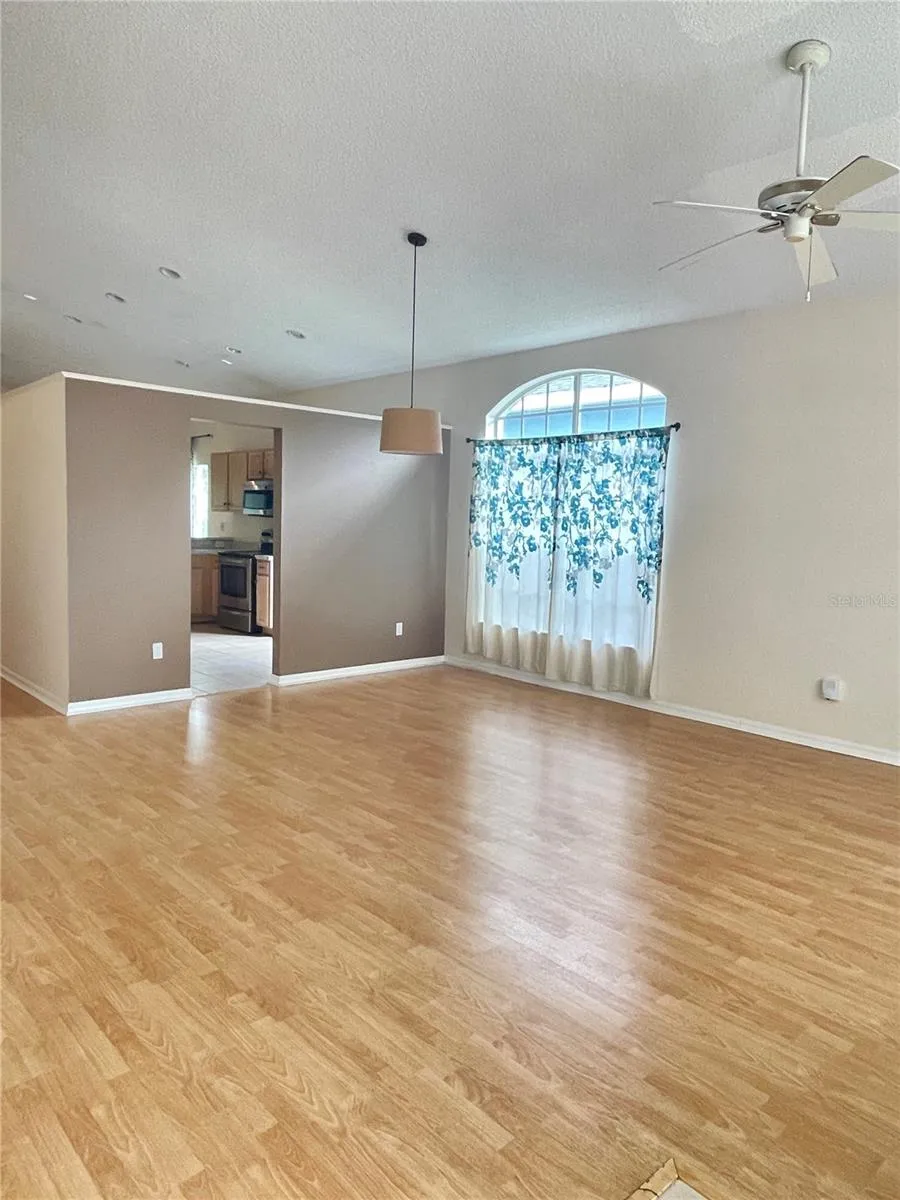 521 LEXINGDALE DR Orlando, FL 32828