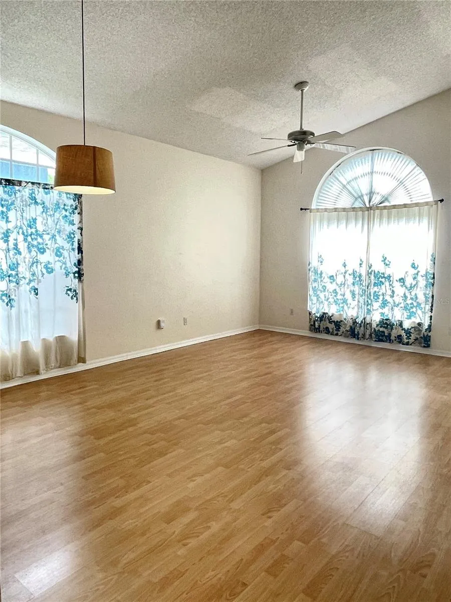 521 LEXINGDALE DR Orlando, FL 32828