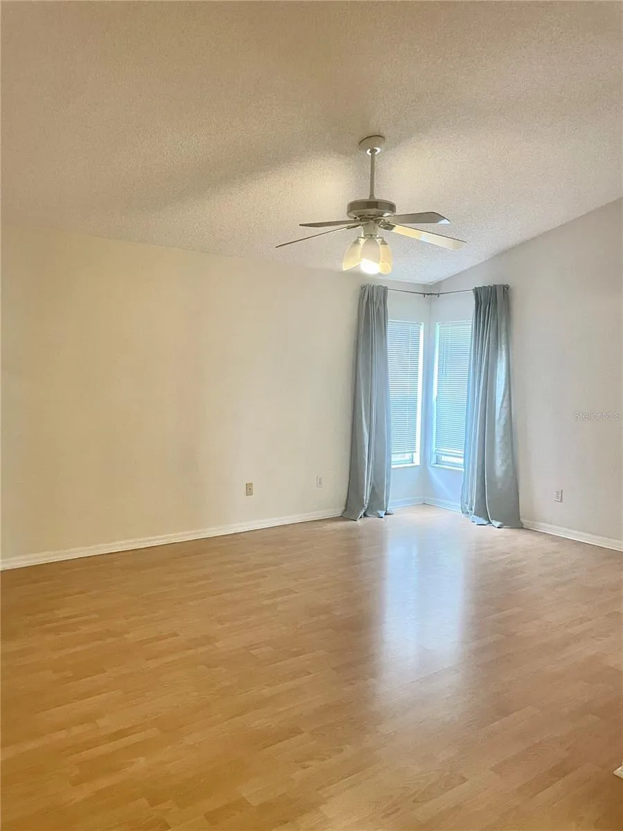 521 LEXINGDALE DR Orlando, FL 32828