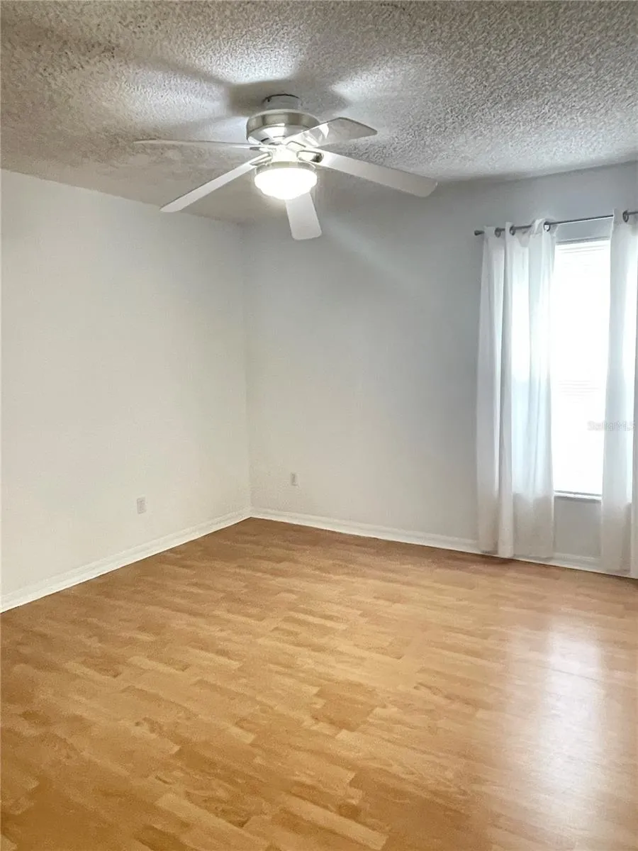 521 LEXINGDALE DR Orlando, FL 32828