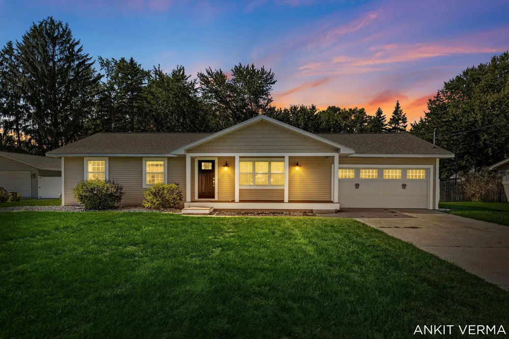7439 Eastlane Avenue Jenison, MI 49428
