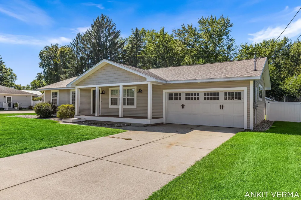 7439 Eastlane Avenue Jenison, MI 49428