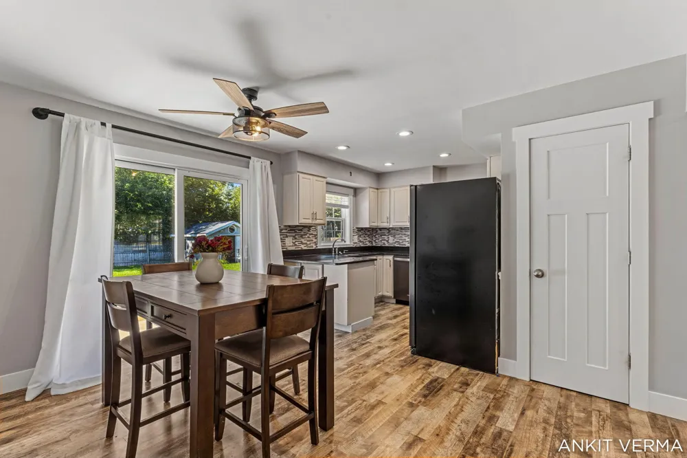 7439 Eastlane Avenue Jenison, MI 49428