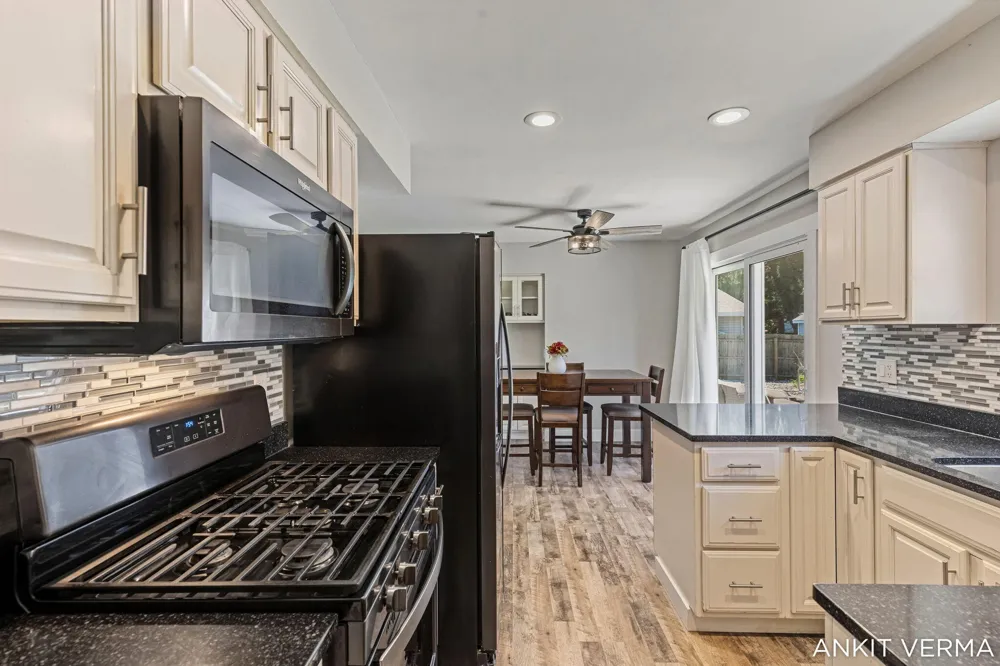 7439 Eastlane Avenue Jenison, MI 49428