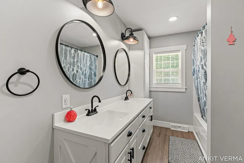 7439 Eastlane Avenue Jenison, MI 49428