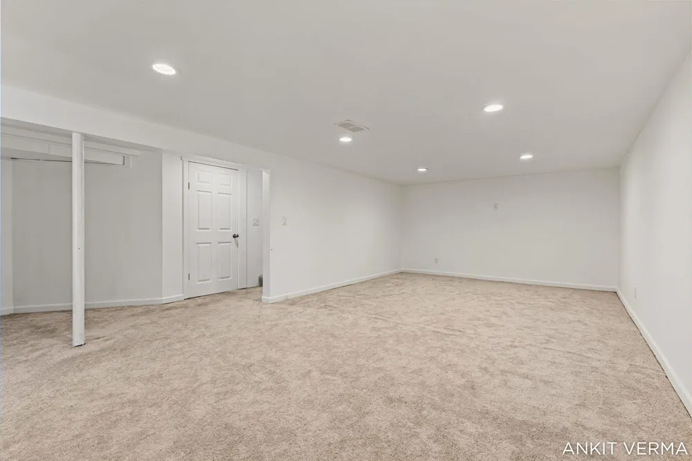 7439 Eastlane Avenue Jenison, MI 49428