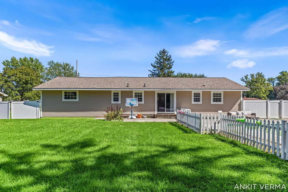 7439 Eastlane Avenue Jenison, MI 49428