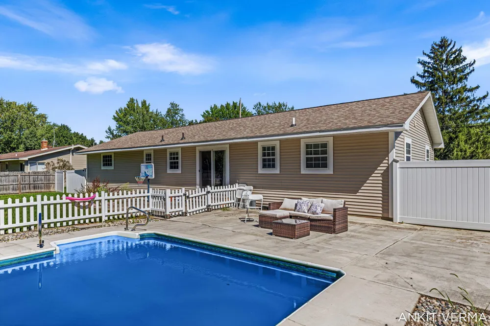 7439 Eastlane Avenue Jenison, MI 49428