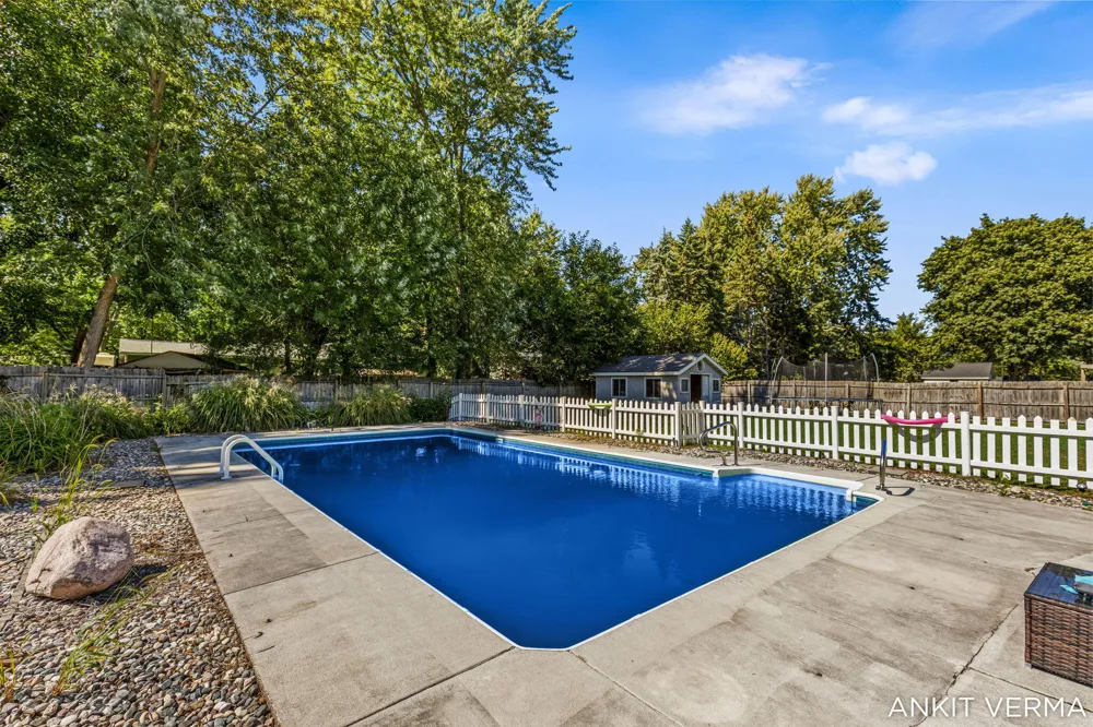 7439 Eastlane Avenue Jenison, MI 49428