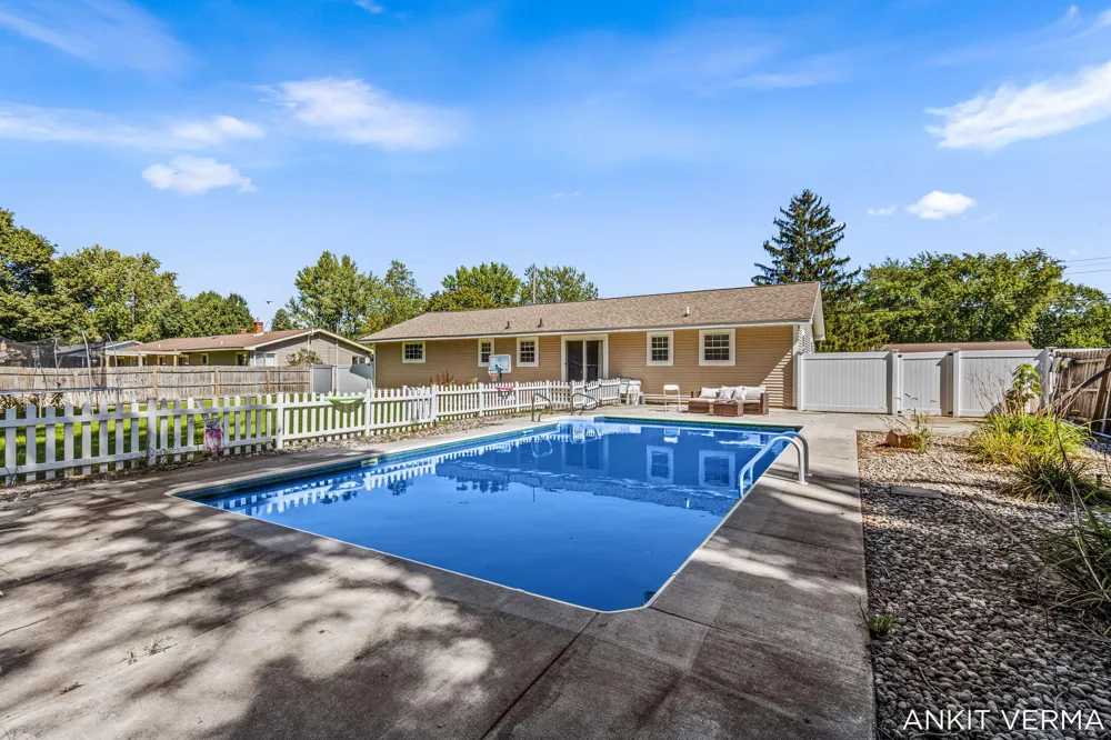 7439 Eastlane Avenue Jenison, MI 49428