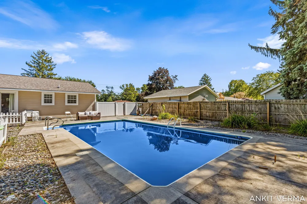 7439 Eastlane Avenue Jenison, MI 49428