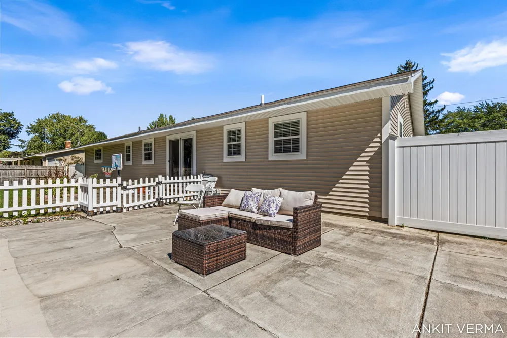 7439 Eastlane Avenue Jenison, MI 49428