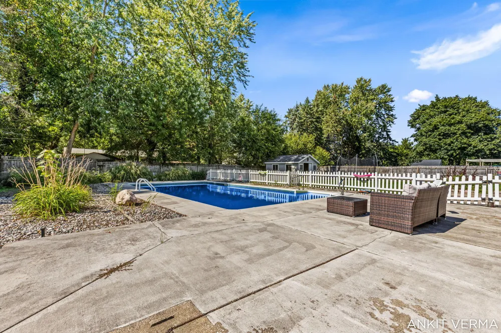 7439 Eastlane Avenue Jenison, MI 49428