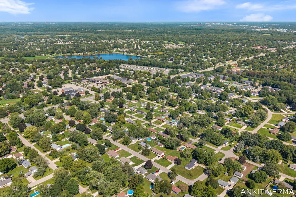 7439 Eastlane Avenue Jenison, MI 49428