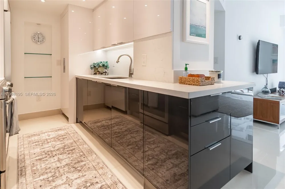 10275 Collins Ave #720 Bal Harbour, FL 33154