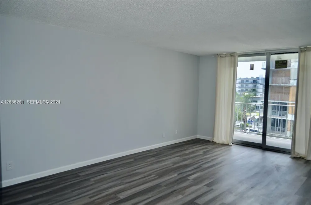 16570 NE 26th Ave #4D North Miami Beach, FL 33160