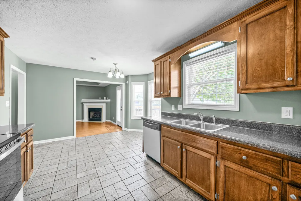 1020 Cindy Jo Ct Clarksville, TN 37040