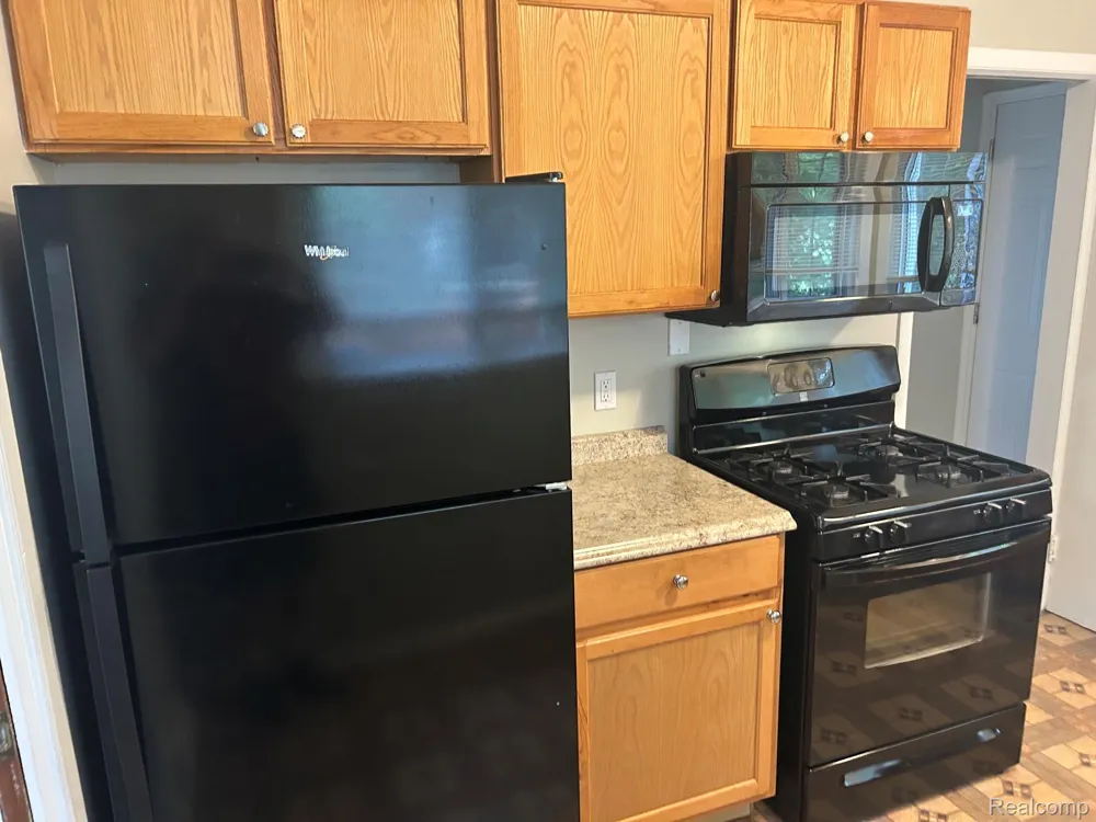 14640 Pearson Street Oak Park City, MI 48237