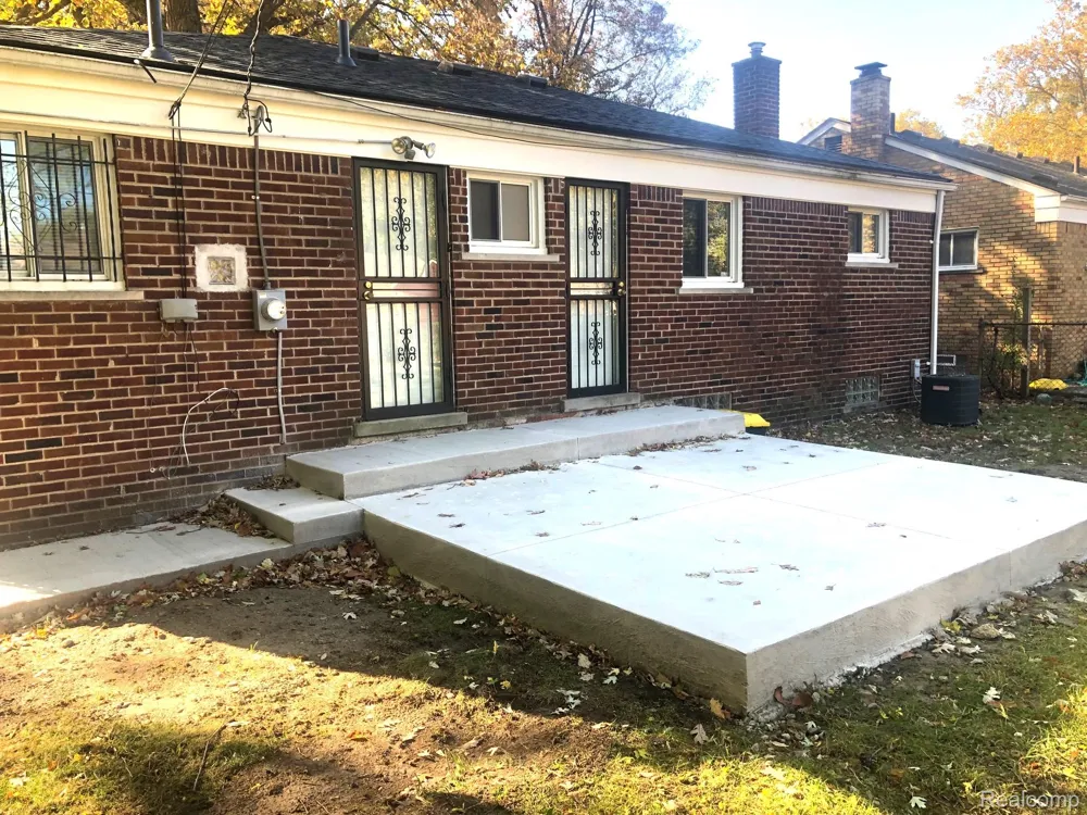14640 Pearson Street Oak Park City, MI 48237