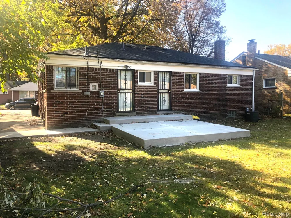 14640 Pearson Street Oak Park City, MI 48237