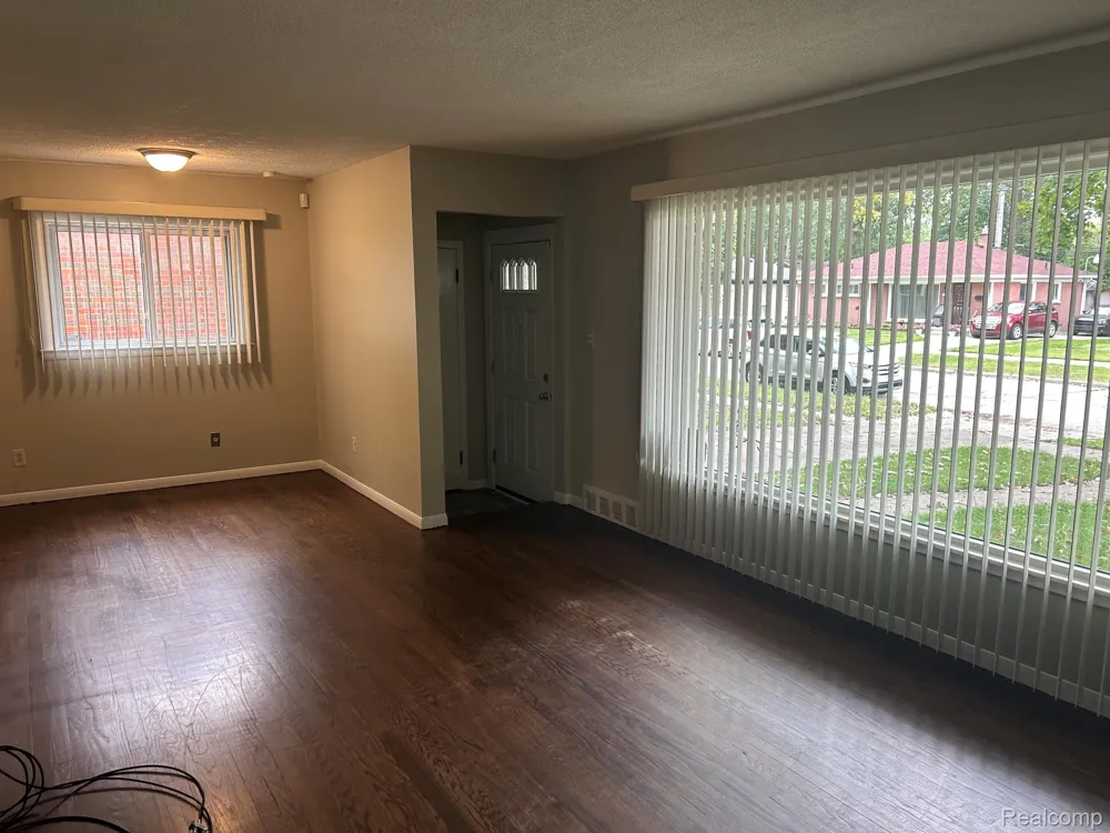 14640 Pearson Street Oak Park City, MI 48237