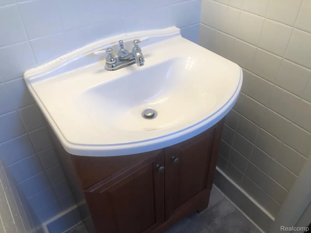 14640 Pearson Street Oak Park City, MI 48237