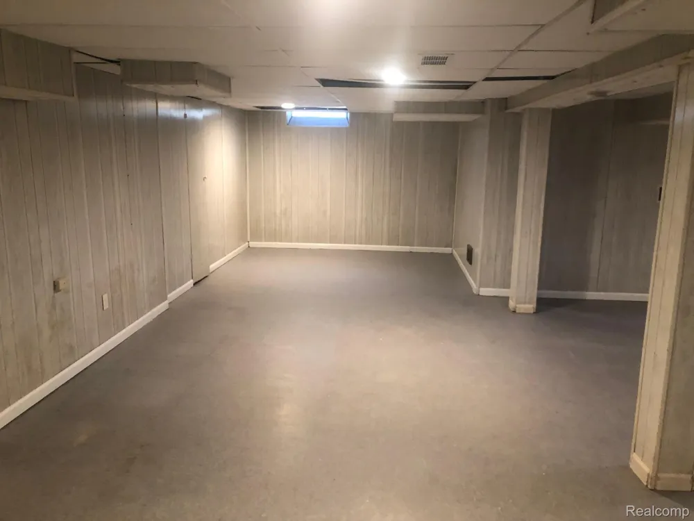 14640 Pearson Street Oak Park City, MI 48237