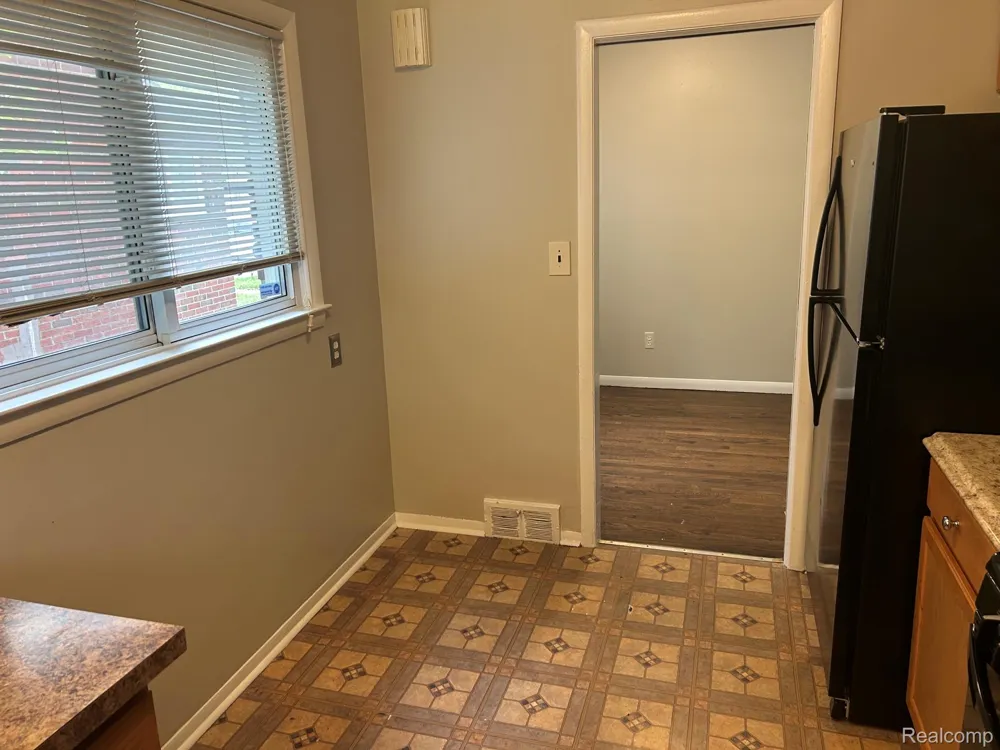 14640 Pearson Street Oak Park City, MI 48237
