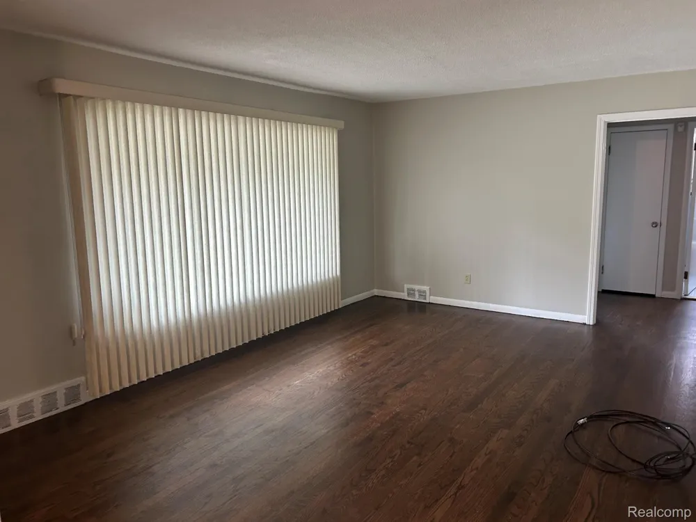 14640 Pearson Street Oak Park City, MI 48237