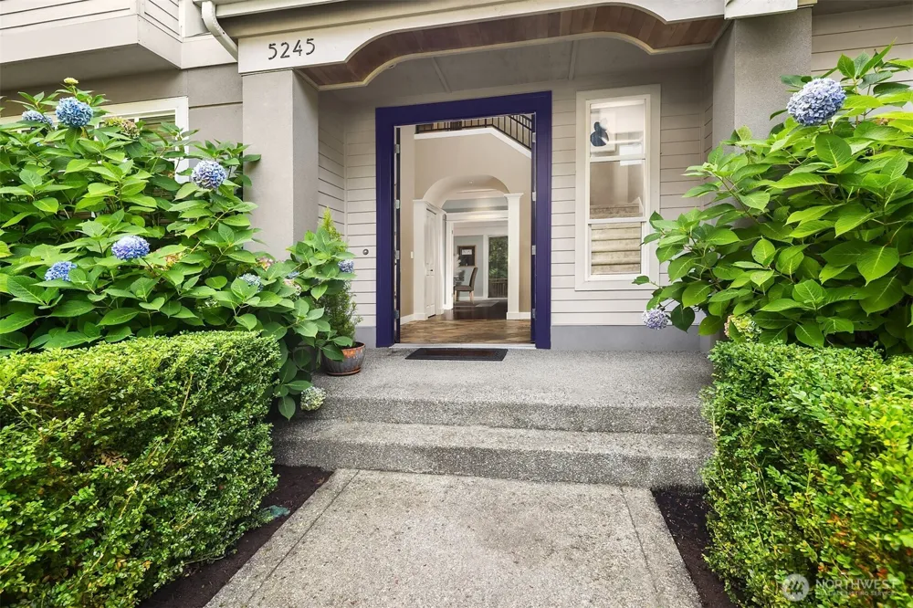 5245 Jung Frau Place NW Issaquah, WA 98027
