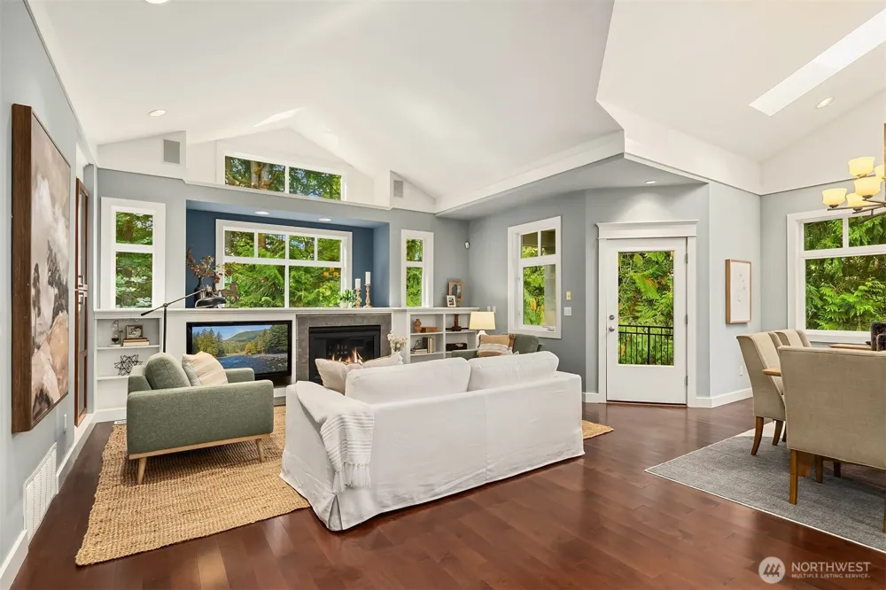5245 Jung Frau Place NW Issaquah, WA 98027