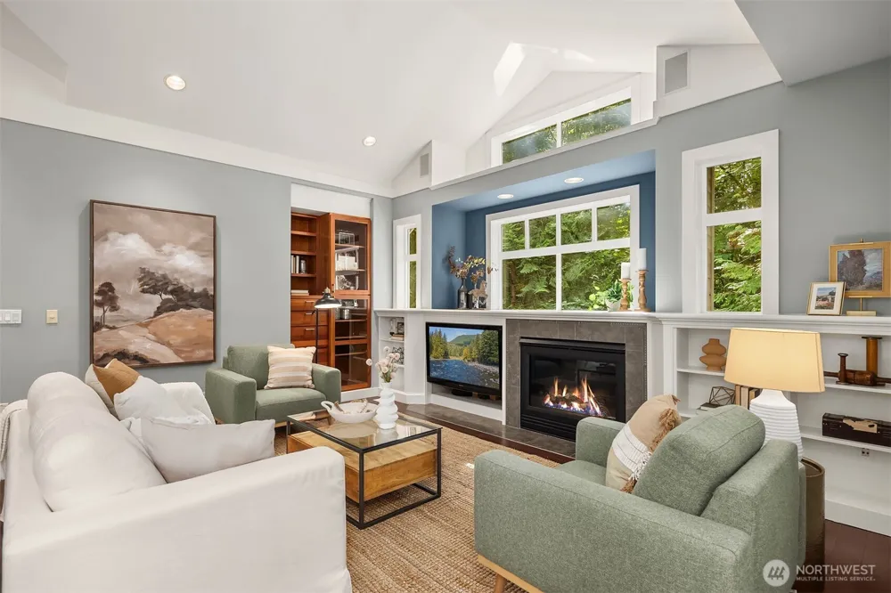 5245 Jung Frau Place NW Issaquah, WA 98027